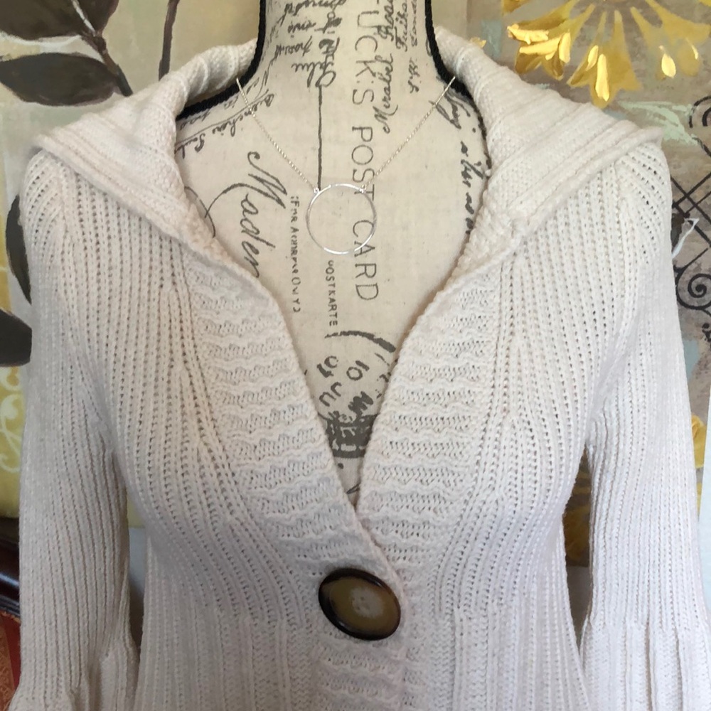 Cropped Sweater. - Picture 2 of 6